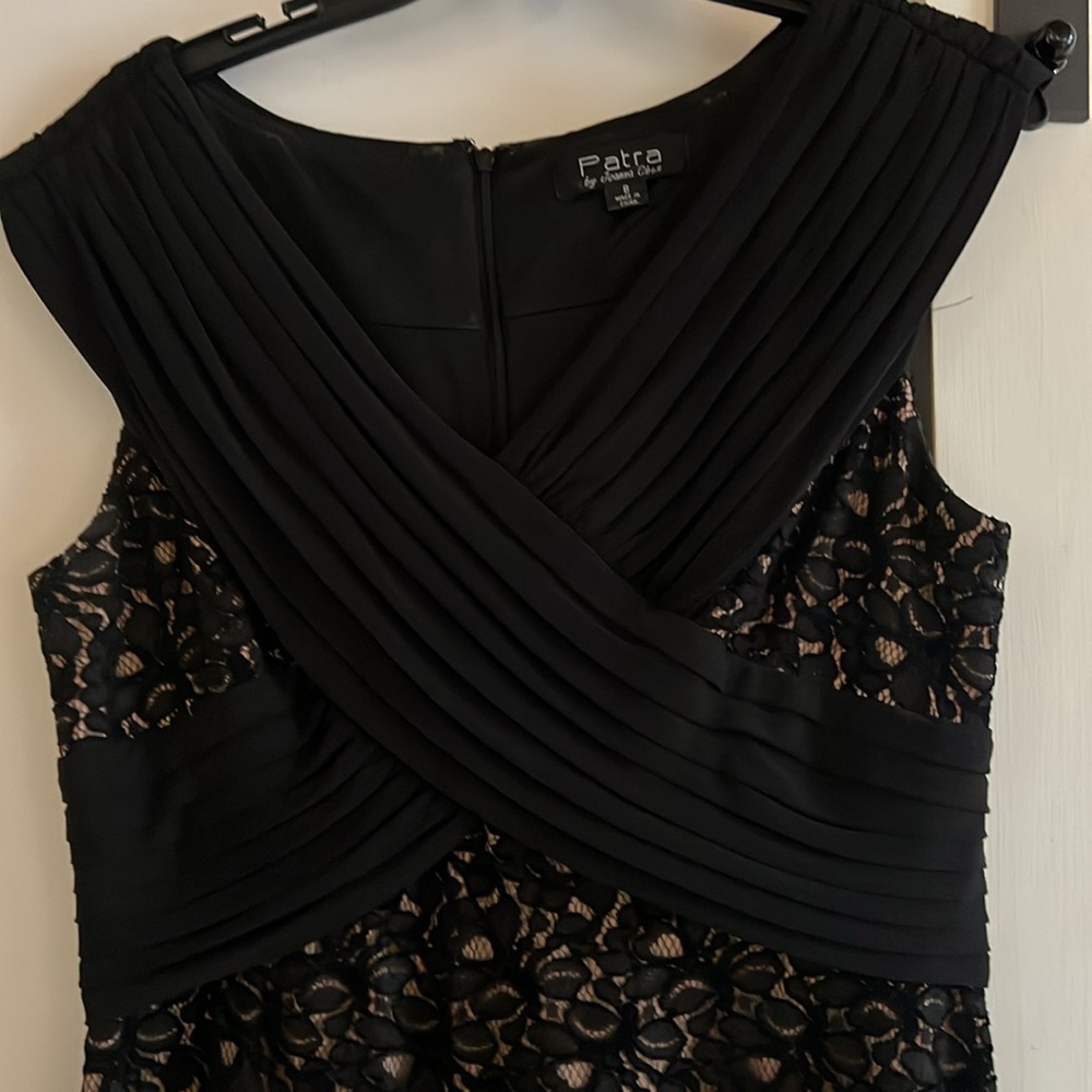 Formal dress in black - Picture 3 of 7